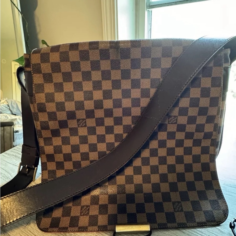Louie Vuitton Crossbody Bag